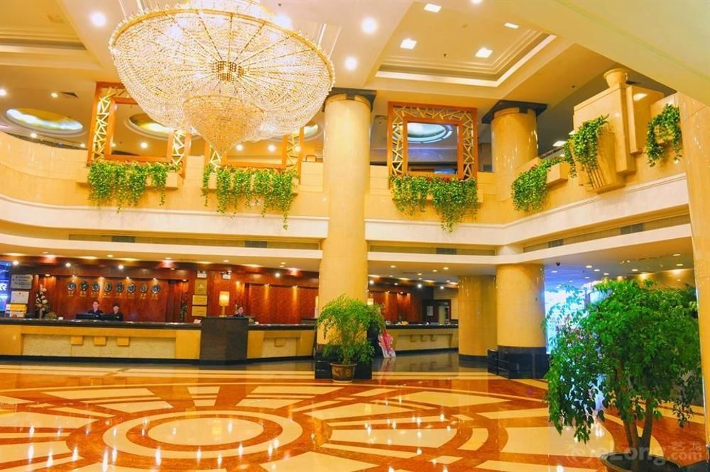 Crown Hotel Wuhan Exterior photo