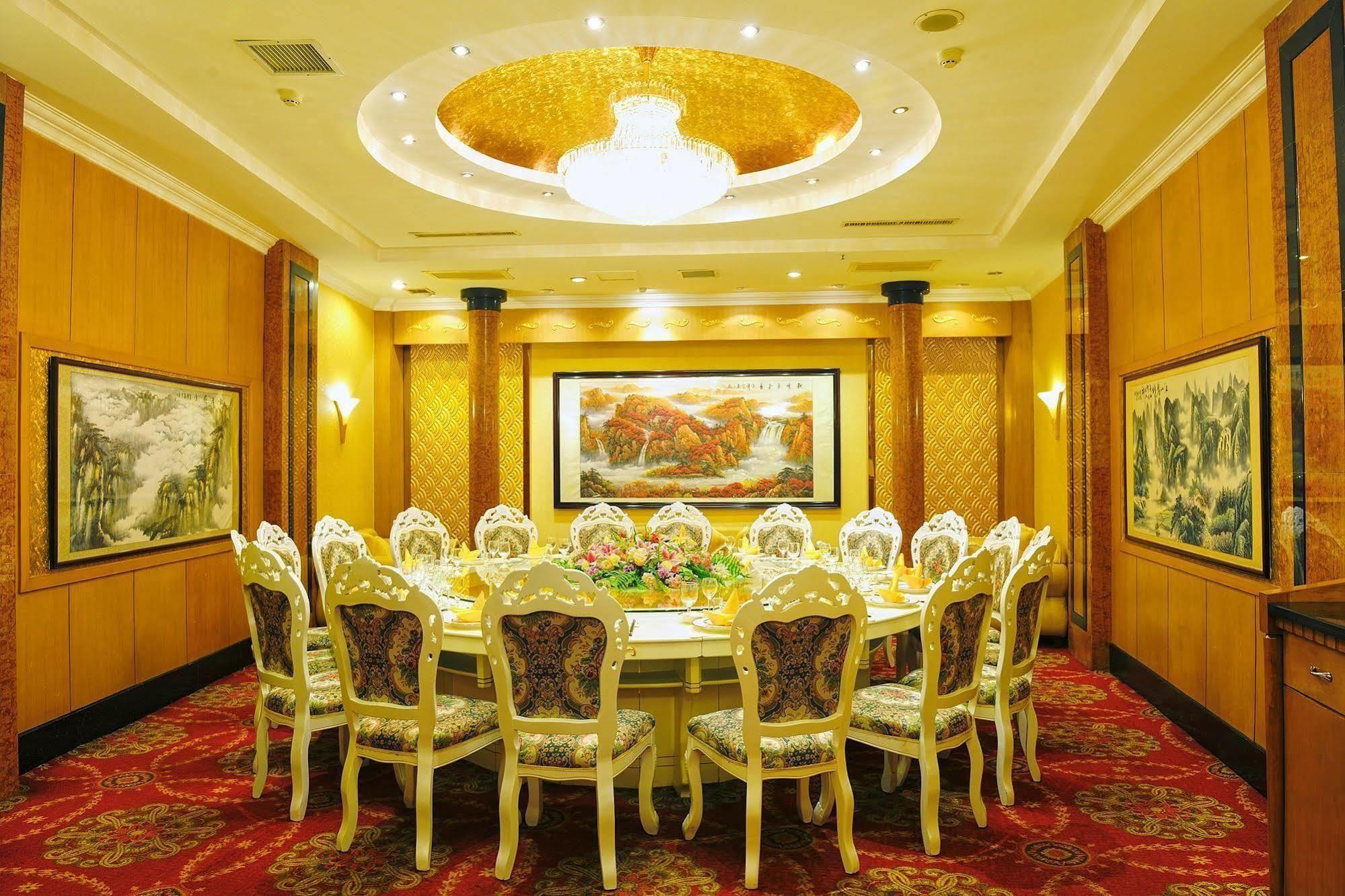 Crown Hotel Wuhan Exterior photo