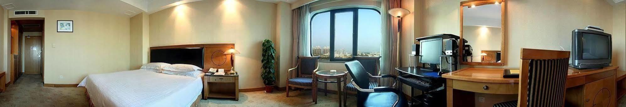 Crown Hotel Wuhan Exterior photo
